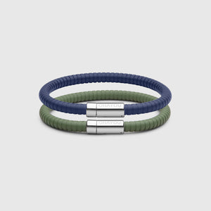 The Signature bracelet in green with stainless steel clasp. FKM fluoroelastomer rubber – Fully waterproof. Bundled together with the Signature Bracelet in blue on white background.