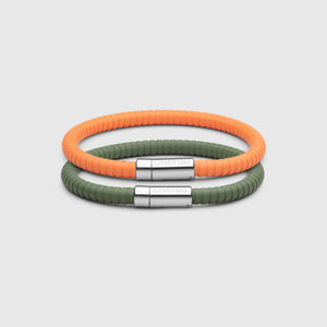 The Signature bracelet in green with stainless steel clasp. FKM fluoroelastomer rubber – Fully waterproof. Bundled together with the Signature Bracelet in orange on white background.